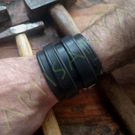 vue du dessus du Bracelet de force en cuir black-smith